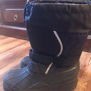 LL Bean Northwood kid winter boots.